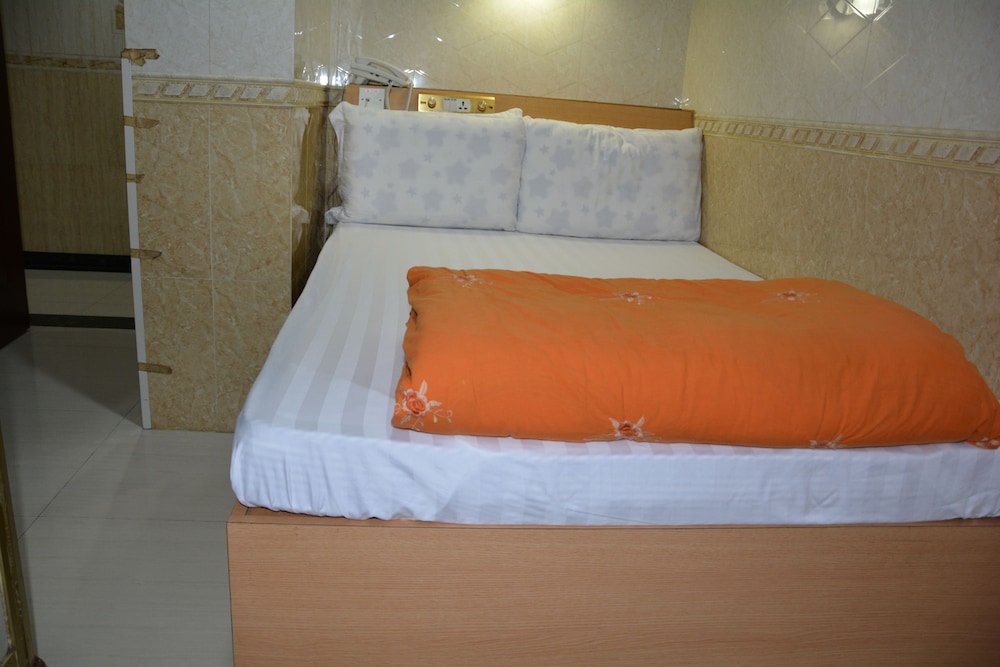Everest Hostel