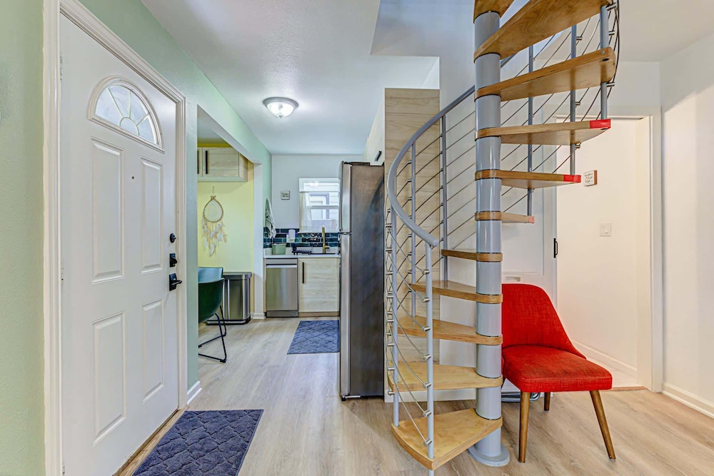 Garden Home Walkable to East Austin Eateries