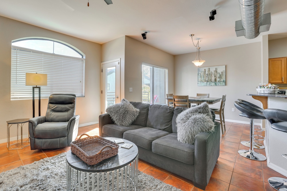 < 1 Mi to Biltmore Fashion Park: Condo w/ Pool!