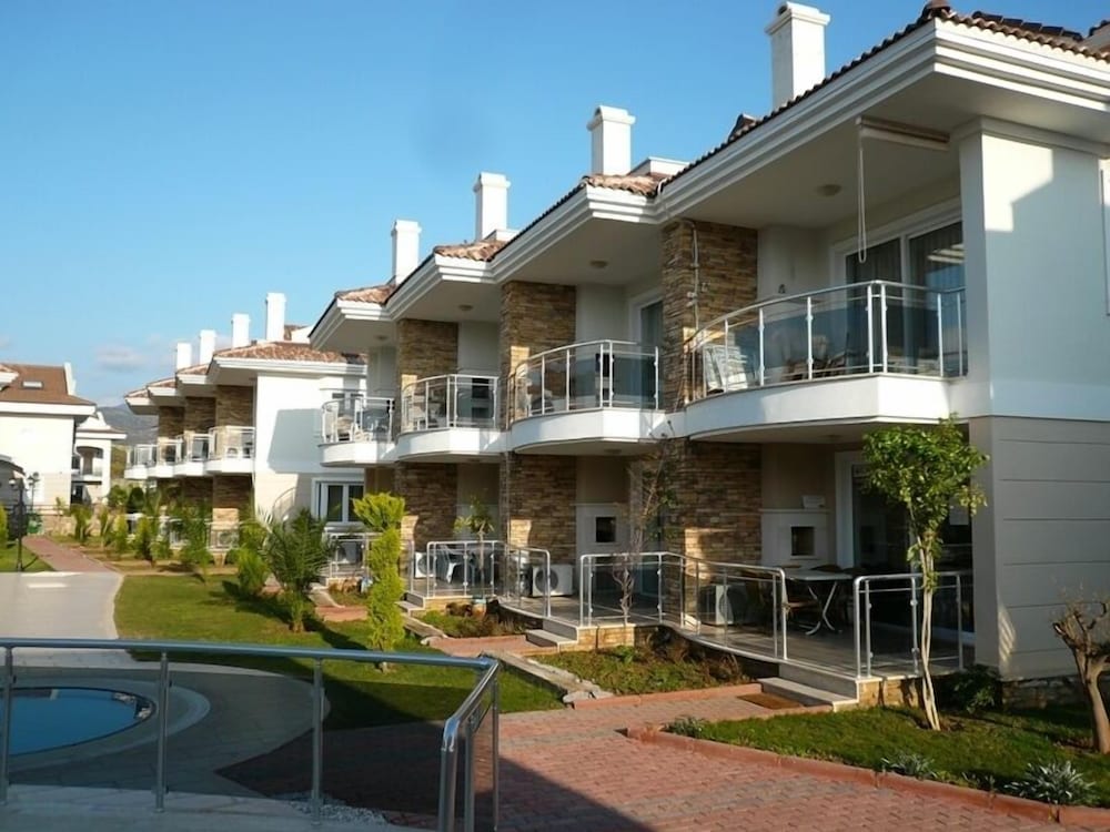 Golden Life Blue Green Residence
