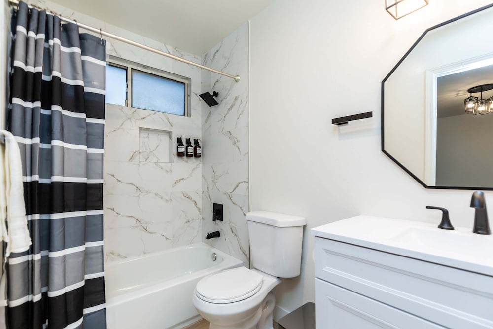 Elegant Pasadena Retreat Prime Comfort Awaits