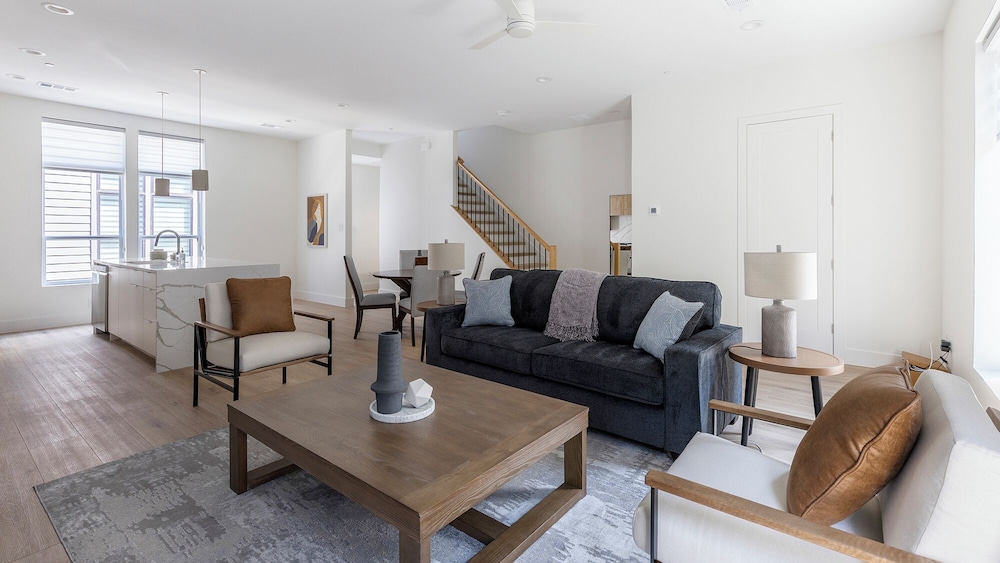 Landing Apartments - Downtown Dallas