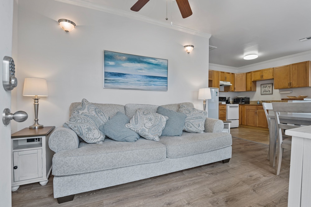 Bungalow On Ave O 1 Bedroom Home