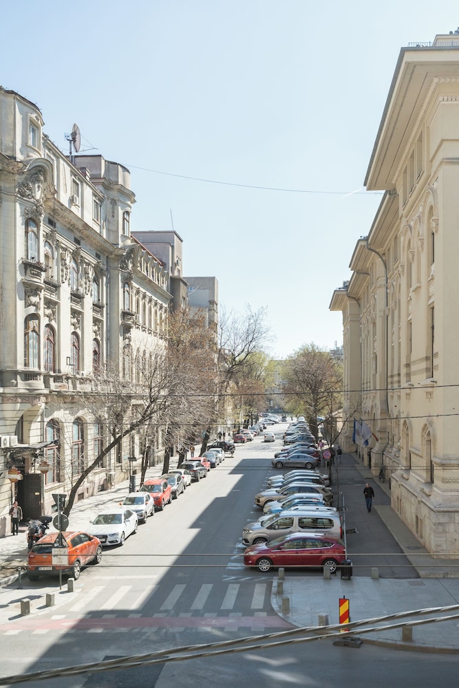 Refined & Spacious 3-Bedroom Flat Near Cismigiu, Balcony with Boulevard Views