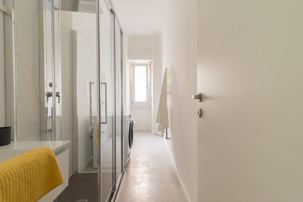 w Elegant 3BR Near Milan Center