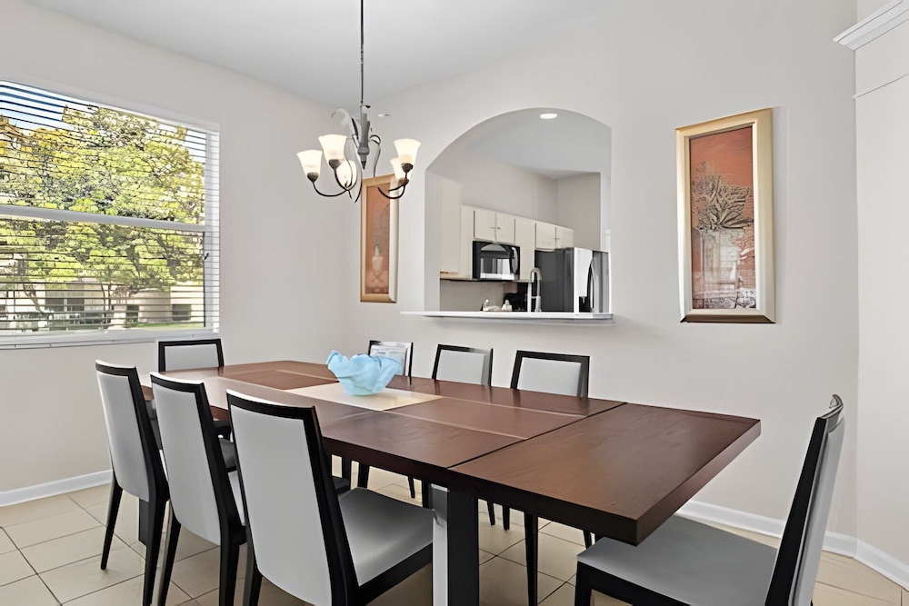 Windsor Hills 5BR 5min to Disney + Pool