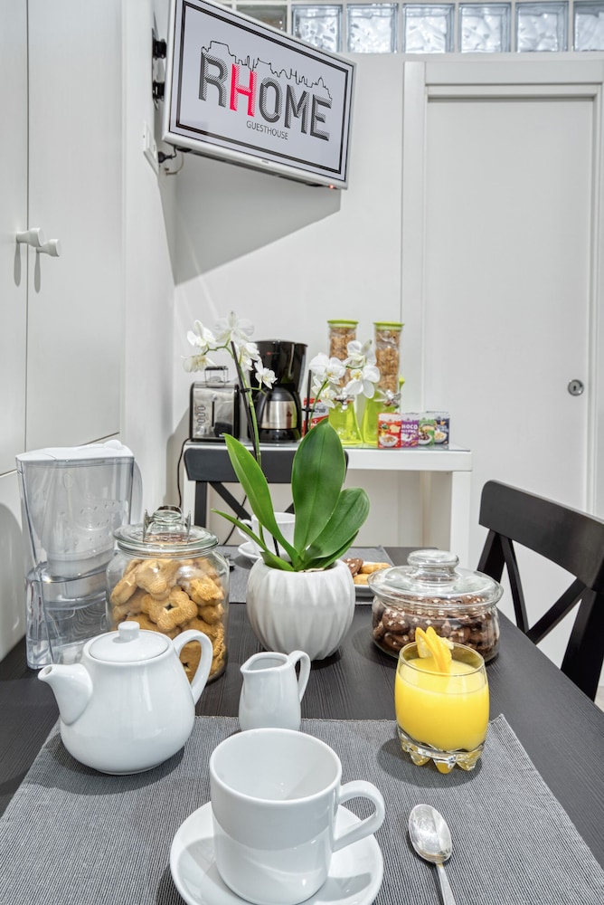 Rhome GuestHouse