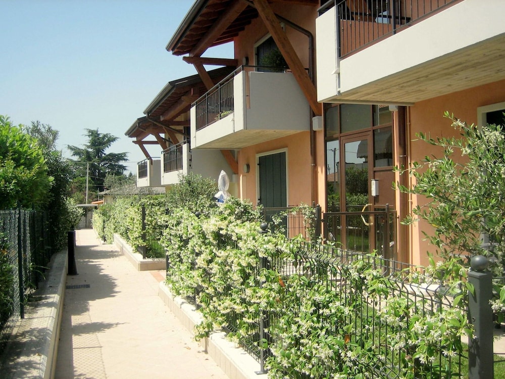 Elegant Holiday Home in Lazise with Swimming Pool near Lake photo 3