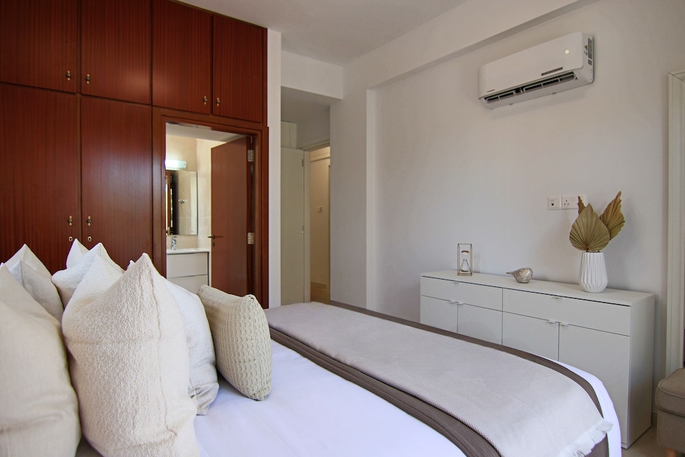 Phaedrus Living City Flat Androcleous view 4