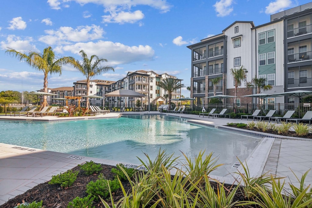 Landing Apartments near Sun City Center and Riverview