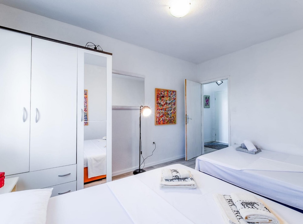 Dazzling Ponikvice Apartment With Balcony