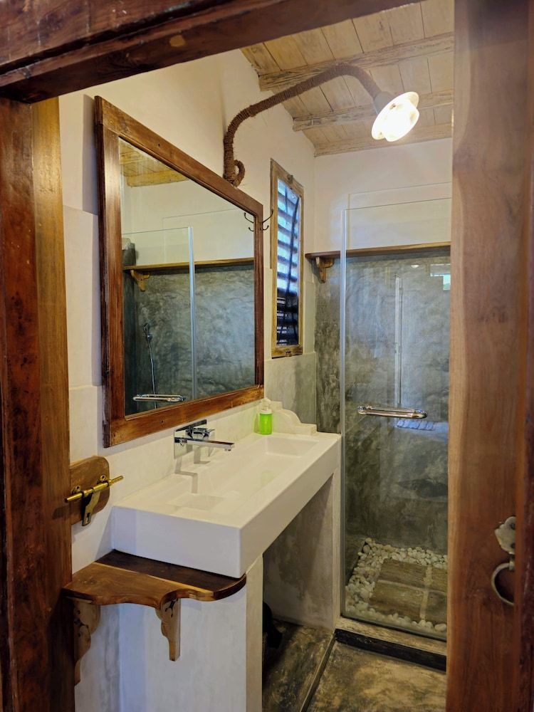 Deep Blue Sea Rental Villa