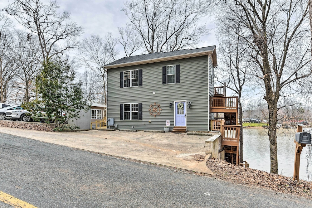 Lakefront Lexington House w/ Spacious Deck! view 3