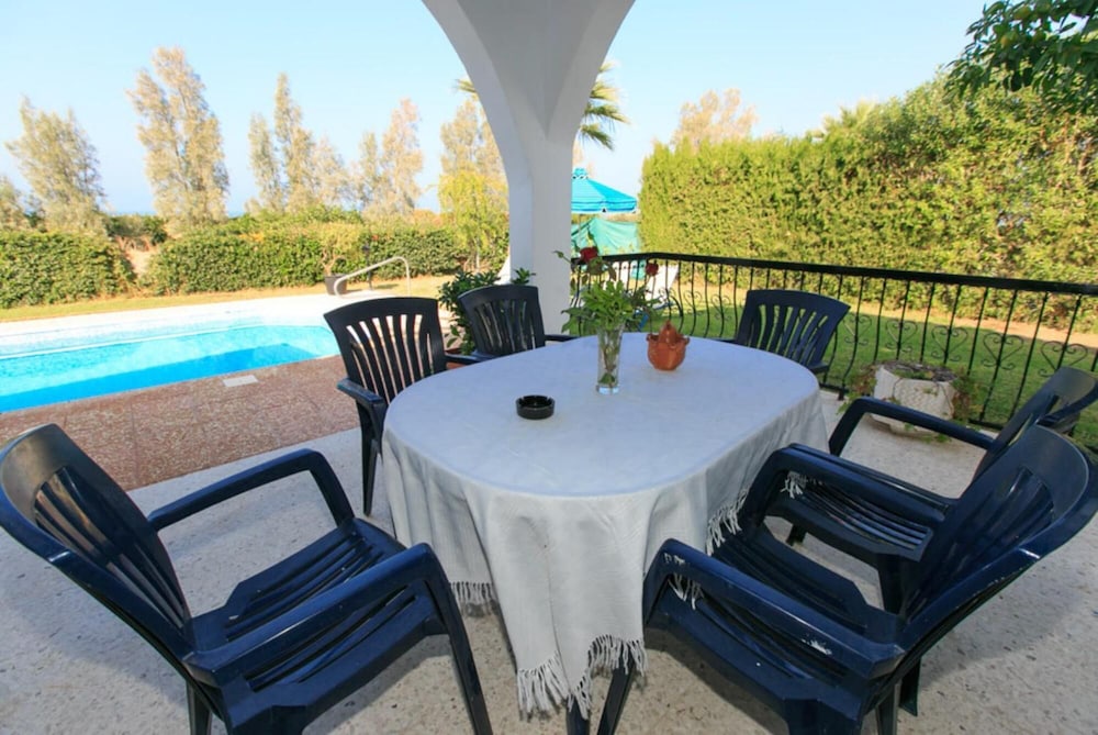 Argaka Sun Villa Thio Large Private Pool Walk to Beach Sea Views A C Wifi - 2147 view 3