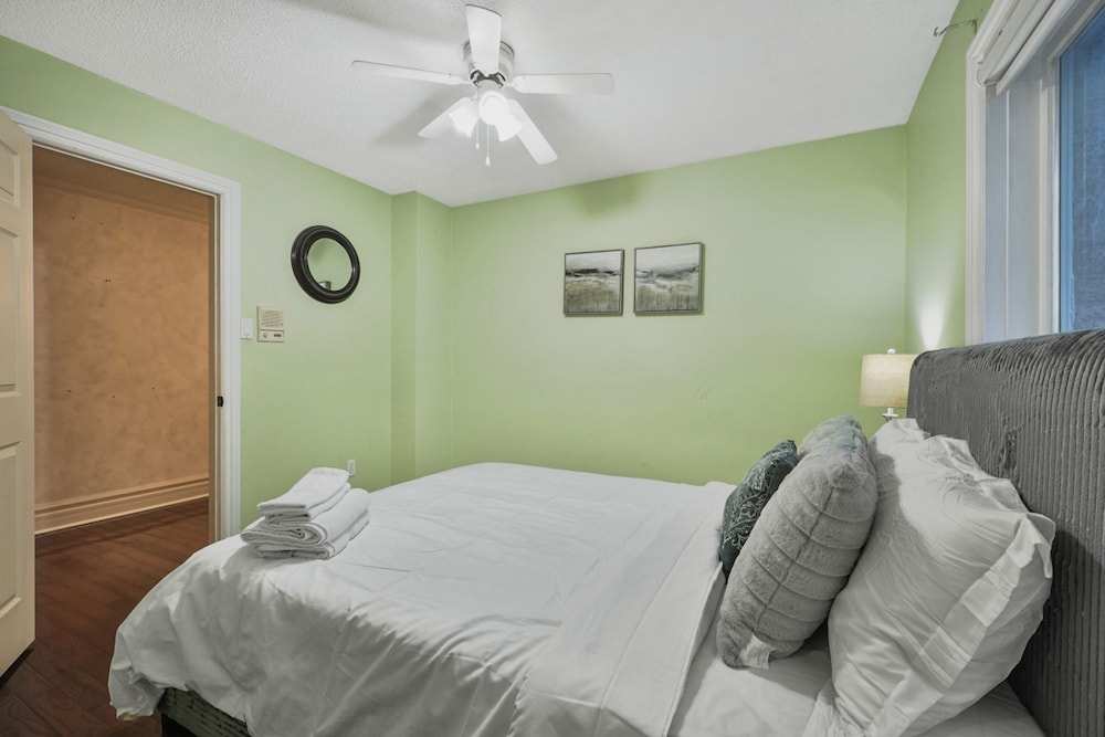 Mississauga Retreat Your Spacious 5-bedroom Home
