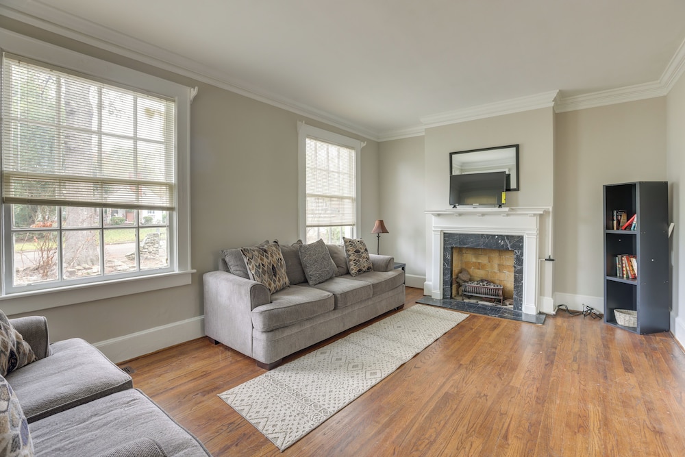 Peaceful Townhome: 2 Mi to Downtown Montgomery!
