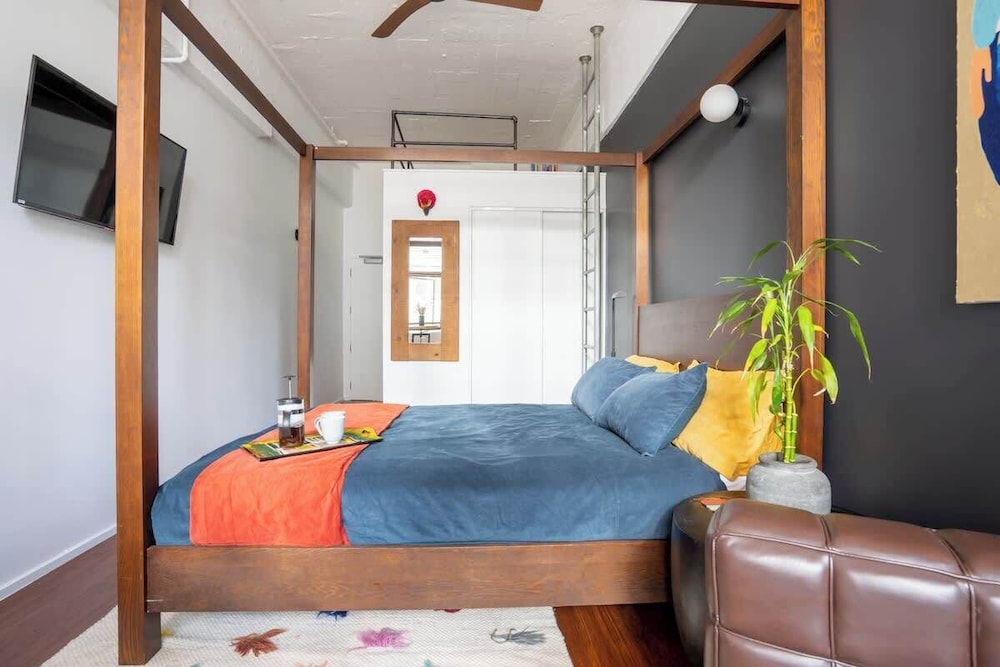 Cosy CBD Loft Walk to Dining+Shopping Zodiak Stays