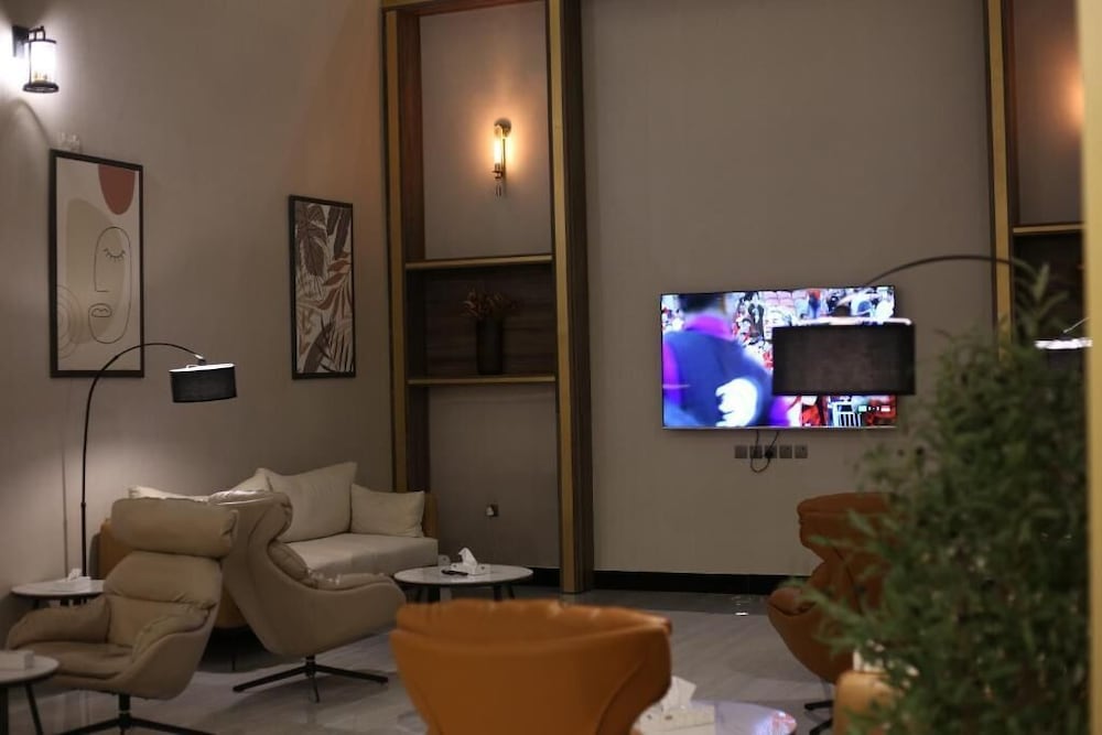 Aris in Apartment