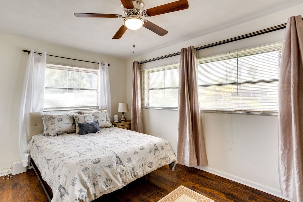 Tropical Florida Abode w/ Pool  Screened-in Patio - Property Image 23