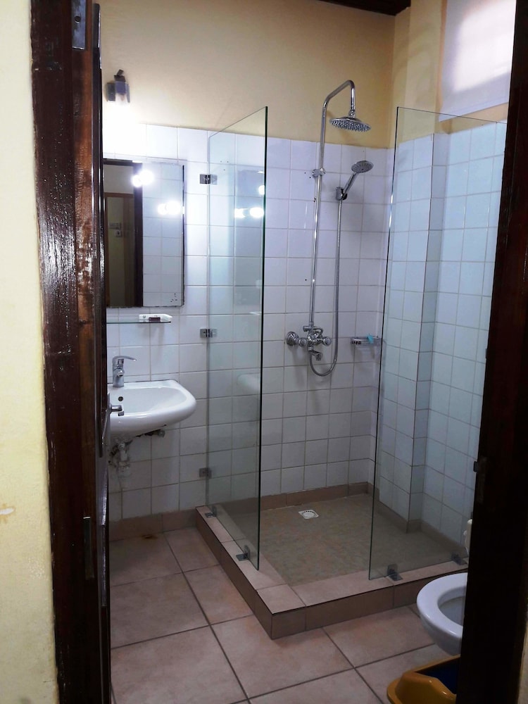 Best Western Jangwani Sea Breeze Hotel