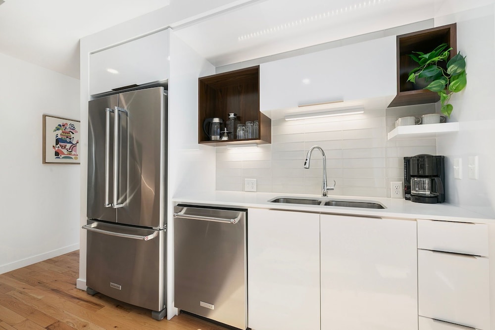 The Overlook - Luxe Old Town Condo w/ King Suite