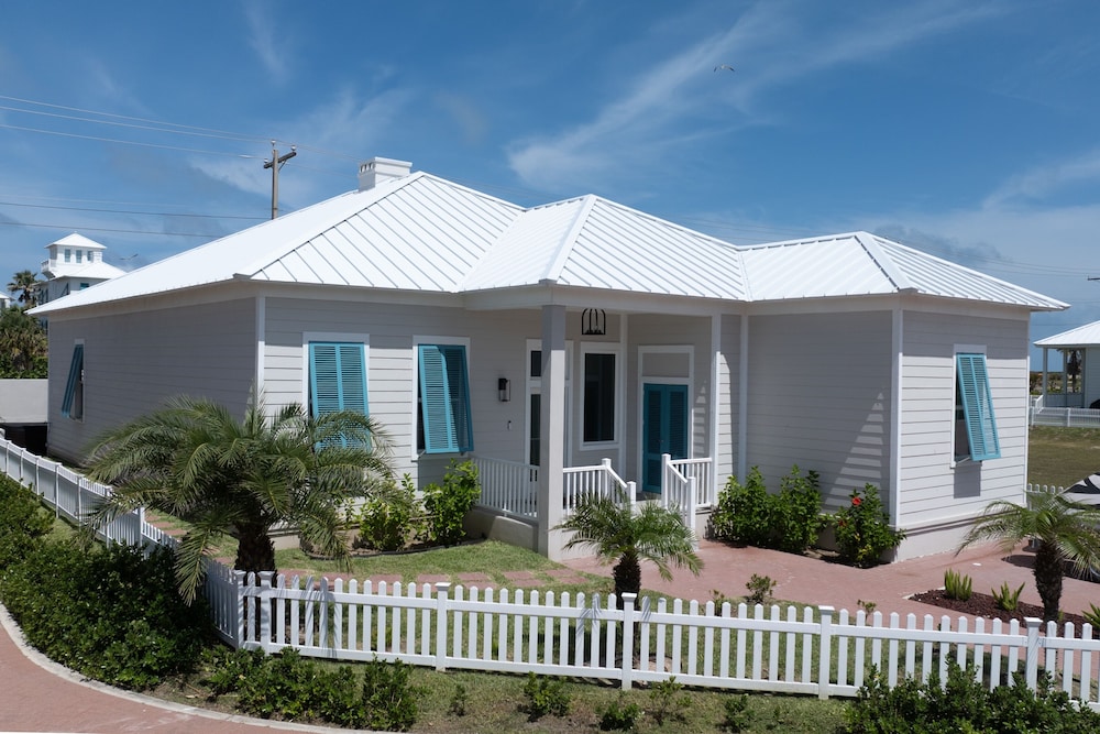 Nomad House At The Shores 3 Bedroom Home