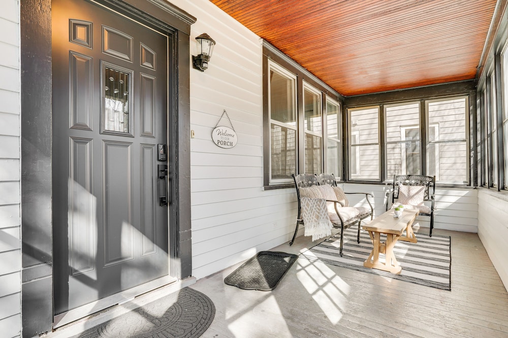 Saint Paul Vacation Rental Near Shopping & Dining!