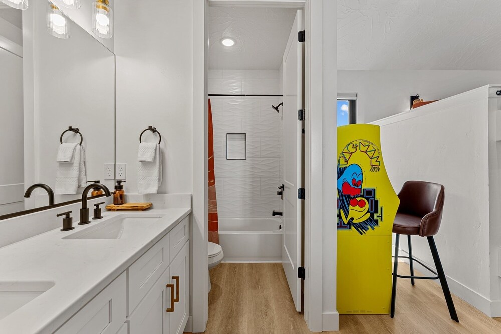 Desert Jewel With Private Gym And Pool 4 Bedroom Townhouse