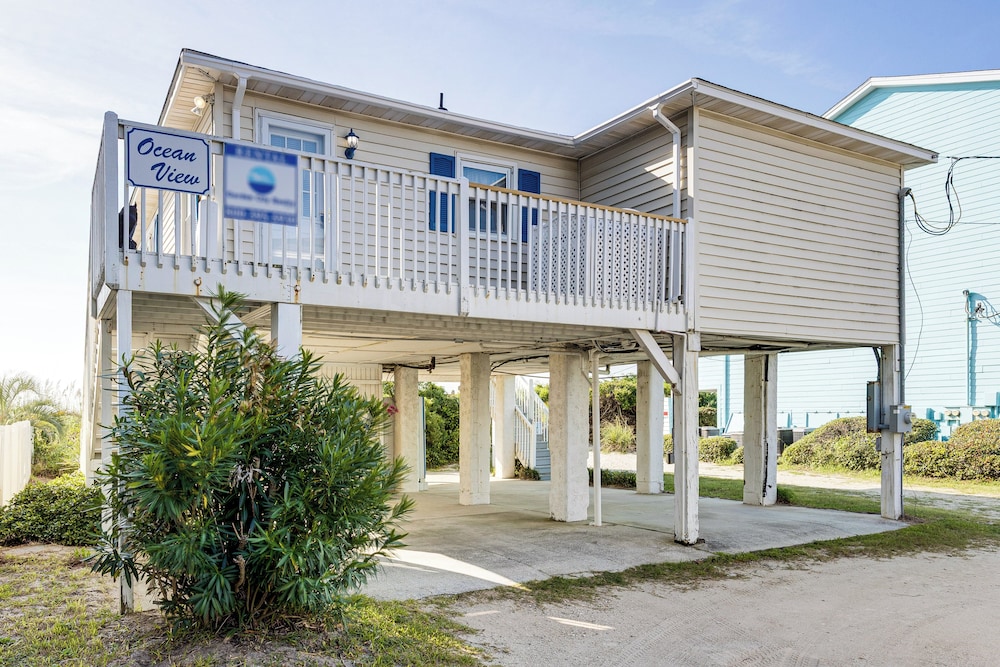 Oceanfront Home w/ Deck & Views in Surfside Beach!