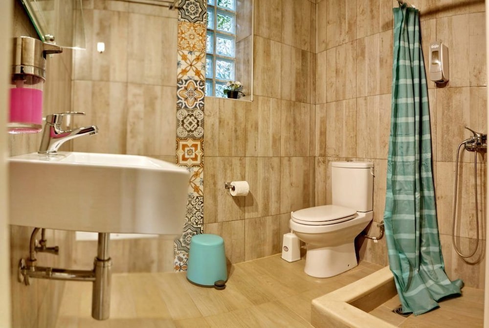 Victoria Studios photo 3