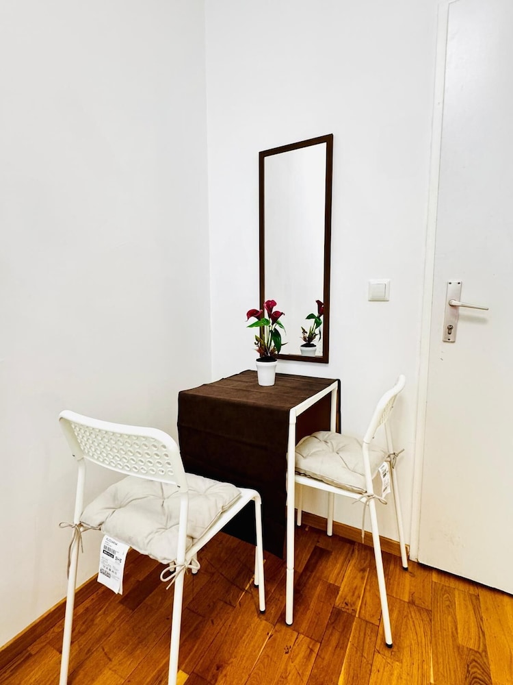 Affordable 4BR Near Stadthalle
