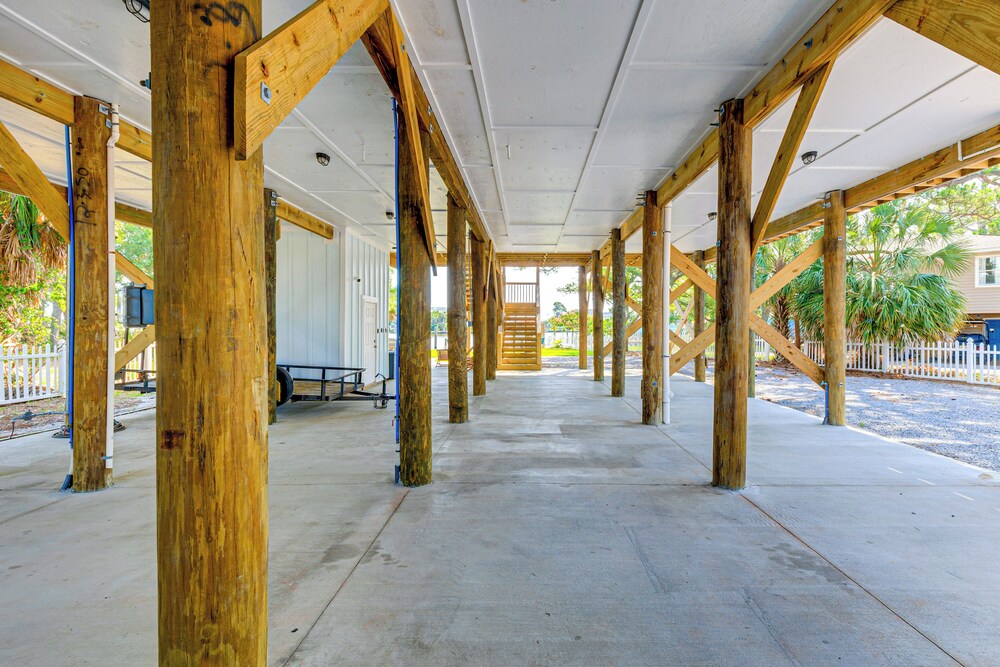 Waterfront Oasis in Dauphin Island - Shared Perks!