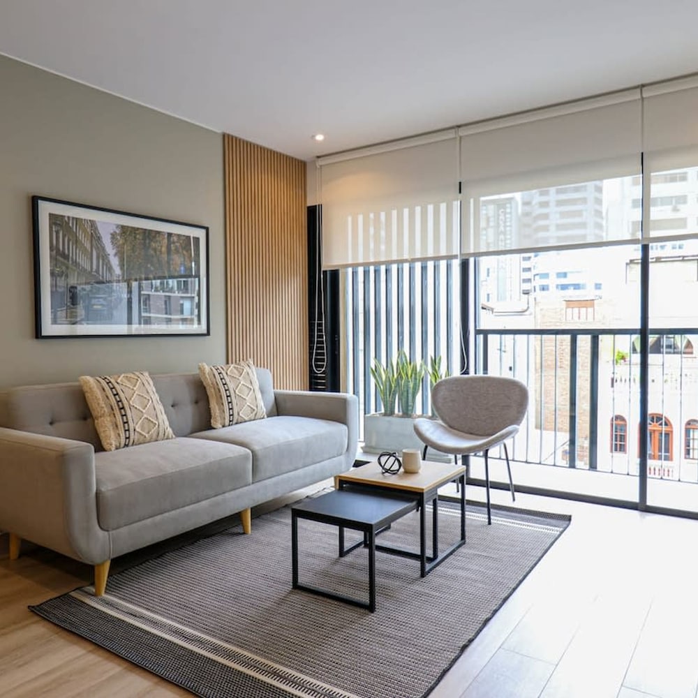 w Modern 2BR With Balcony in the Heart of Miraflores