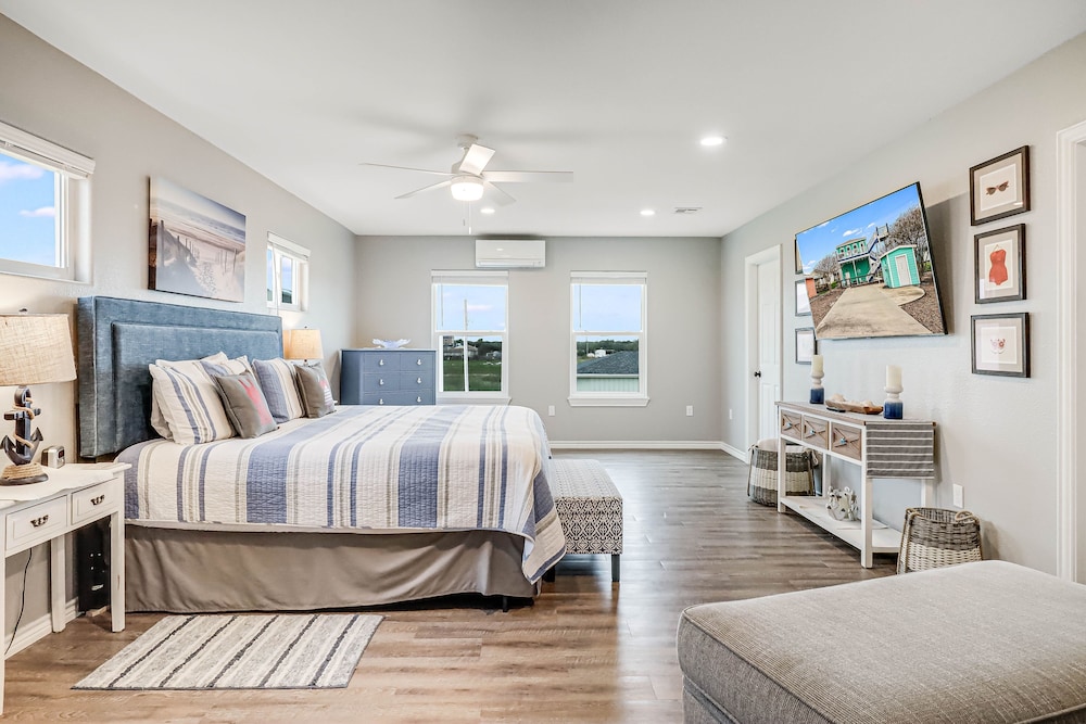 Wade Into Life 3 Bedroom Home by RedAwning view 2
