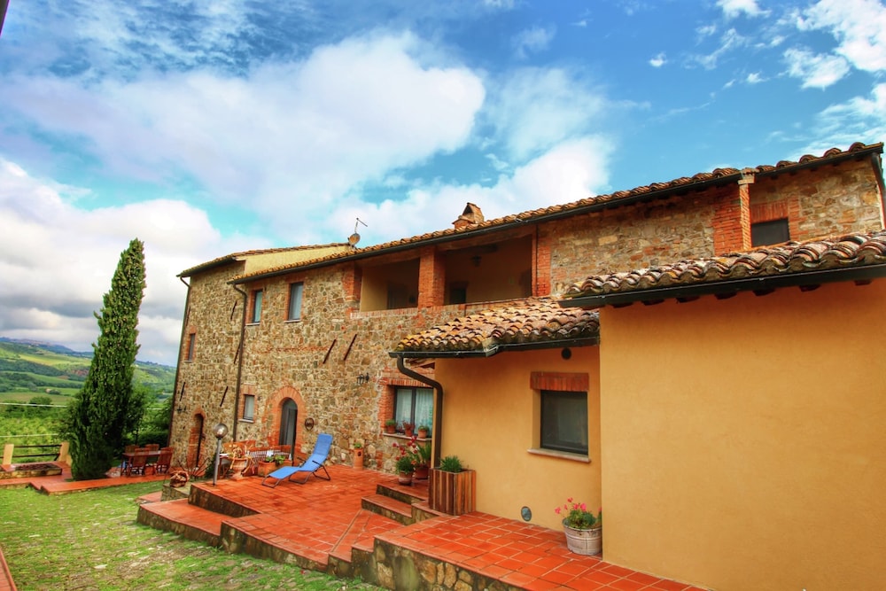 Scenic Tuscan Farmhouse photo 5