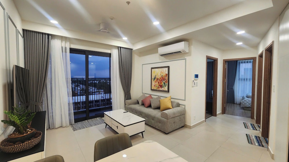 Homie's The Glory Apartment