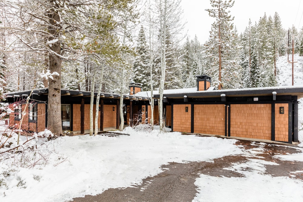 Joy on the River Stunning Waterfront Home for 10