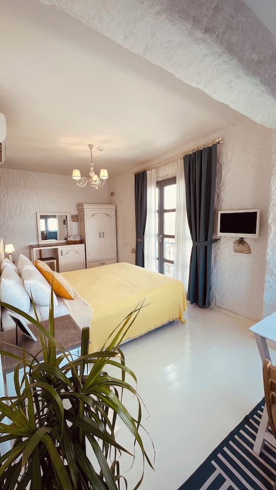Mina Otel by Adda Alaçatı