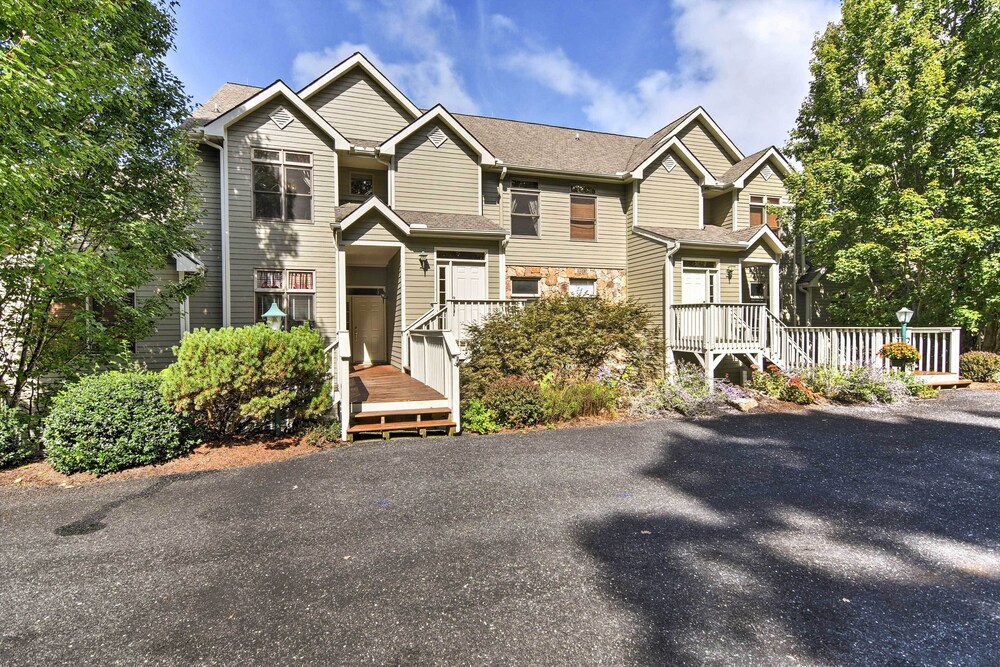 Mountain-view Blue Ridge Condo: 36 Mi to Asheville view 3