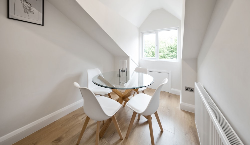 Stylish 2 Bedroom Apartment view 5