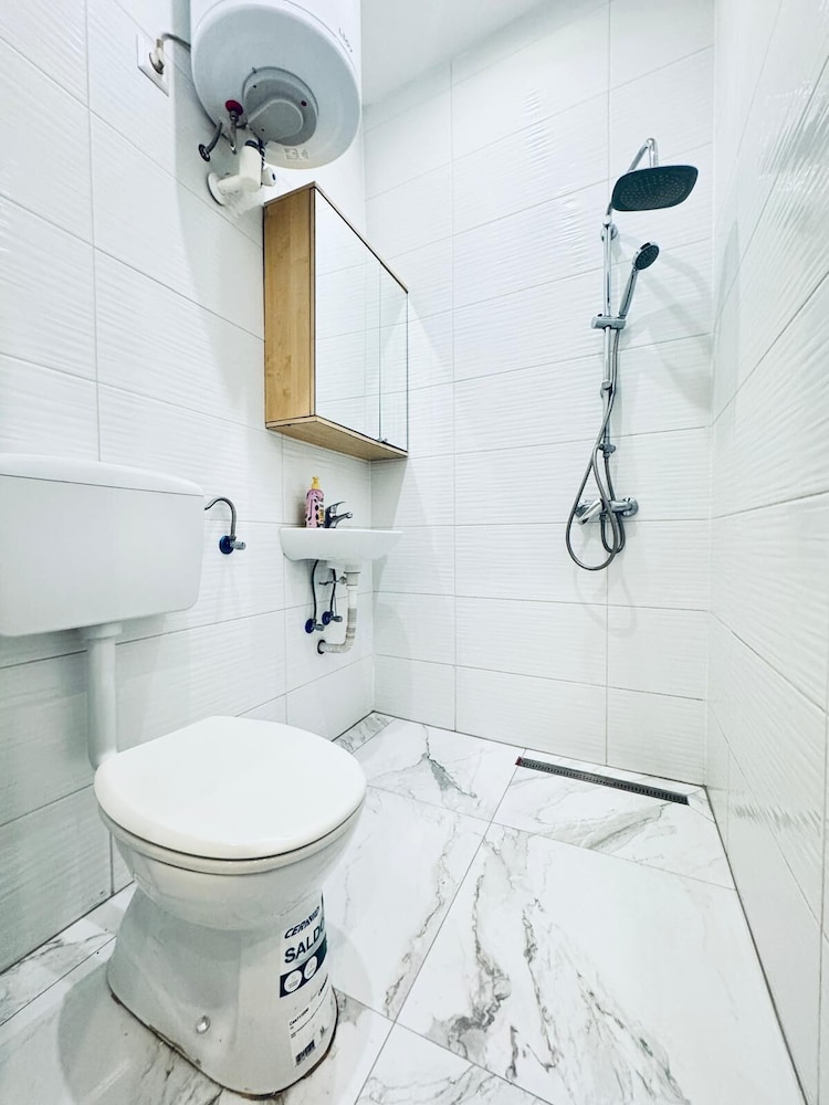 5BR Apartment Near Kaufpark Alterlaa