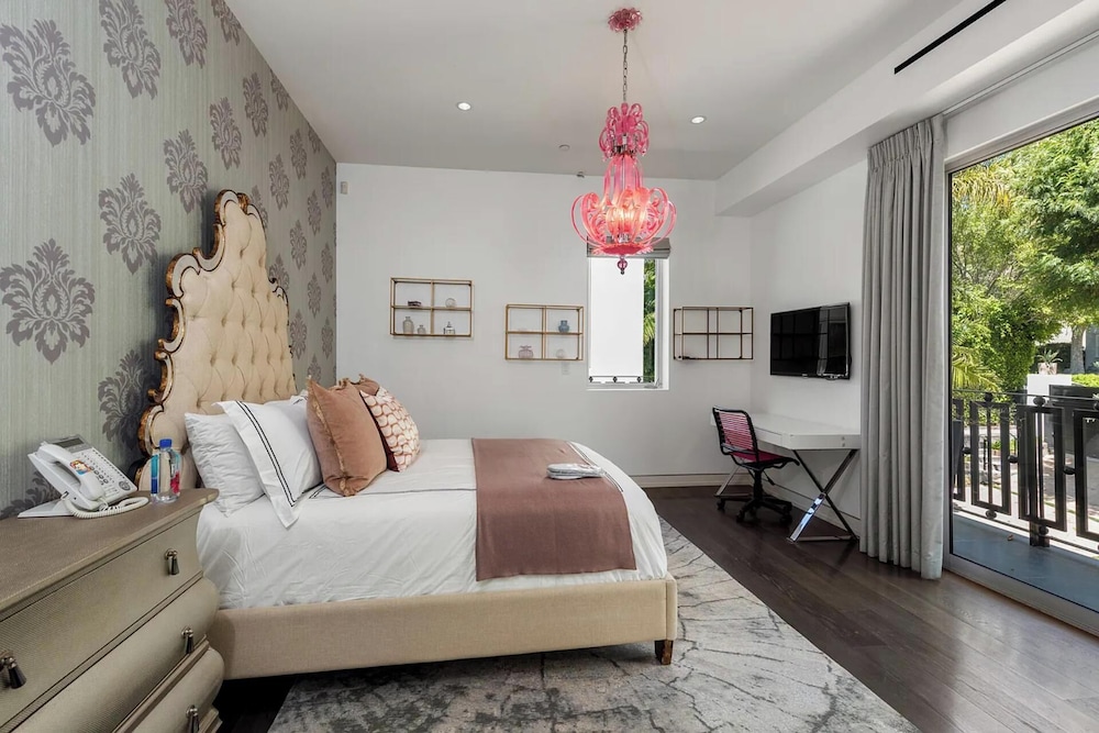 Alta Royale - Exquisite Designer Retreat Near Soho House & Rodeo Drive