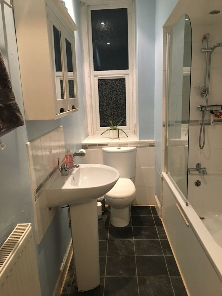 Lovely 1 Bedroom Apartment Near Edinburgh City Centre view 5