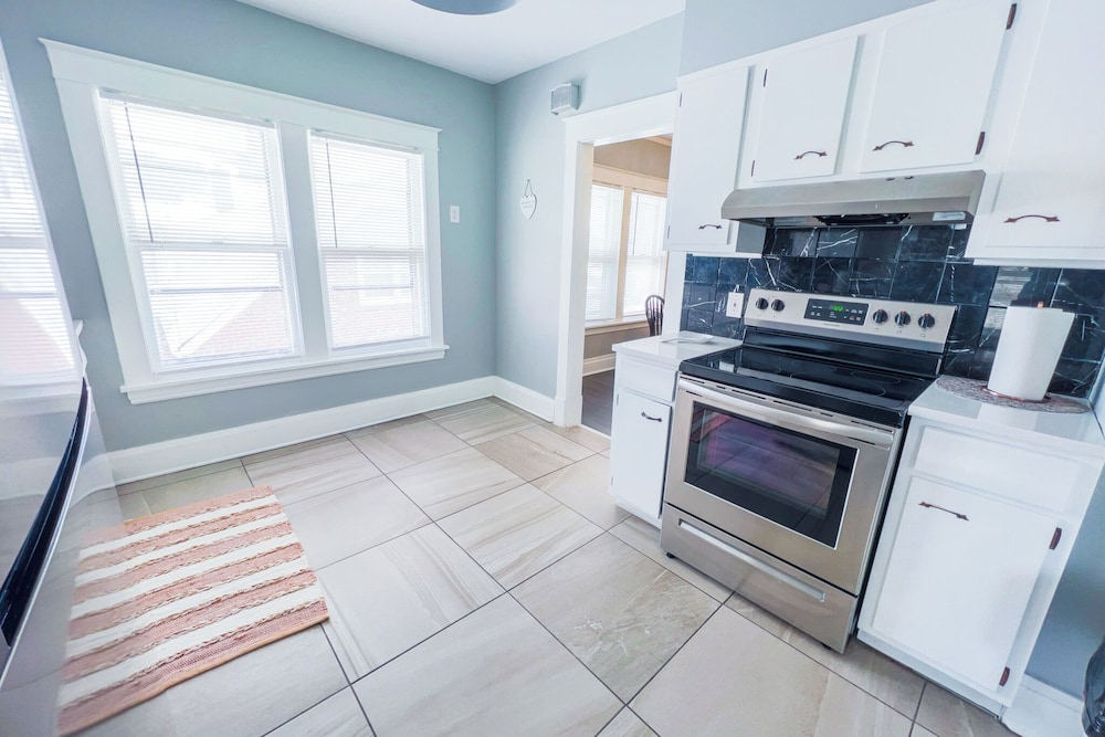 Large 6Br, 2Ba Close To Niagara Falls