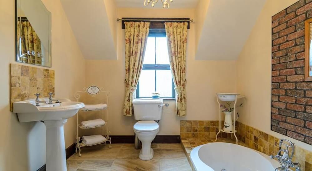 Kesh Country Manor