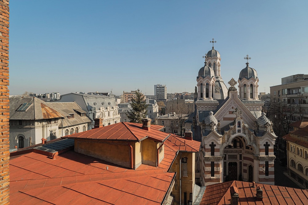 Contemporary 3-Bedroom Lofts - Modern Touches Meet Classic Elegance by Calea Victoriei