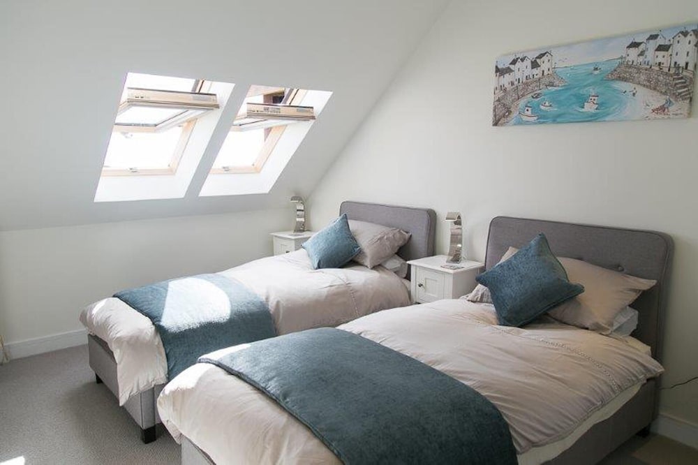 Immaculate 2 Bed Apartment on The Lizard Cornwall view 4