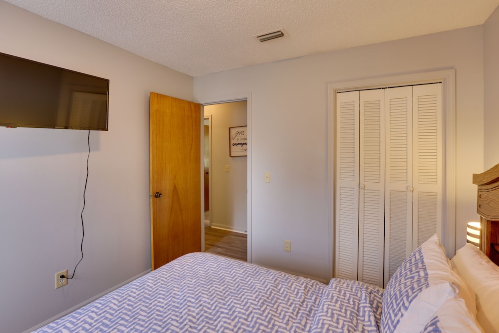 Marianna Vacations - Pet-friendly Slocomb Vacation Rental w/ Sunroom! - Property Image 5