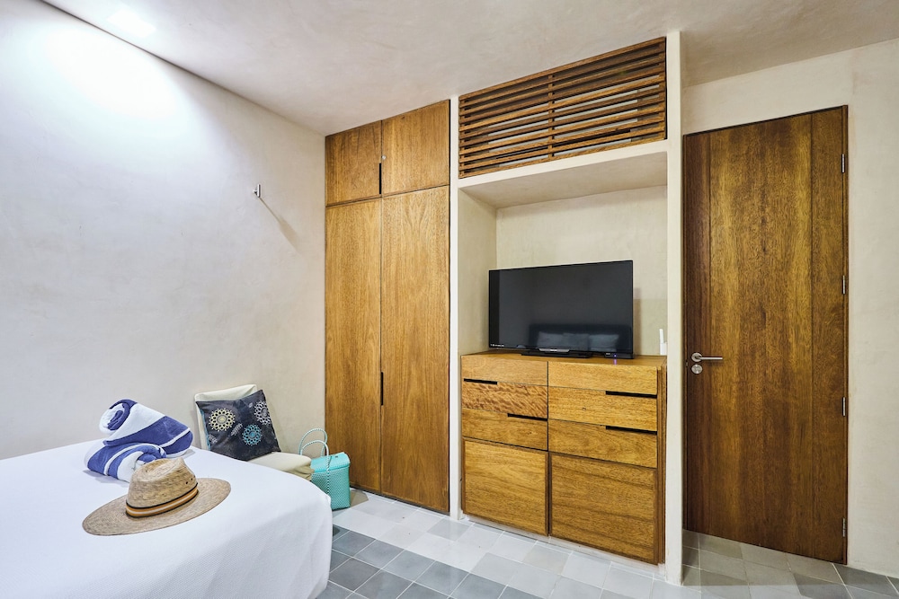 Sabor a Miel: Steps from the Beach & 5th Avenue