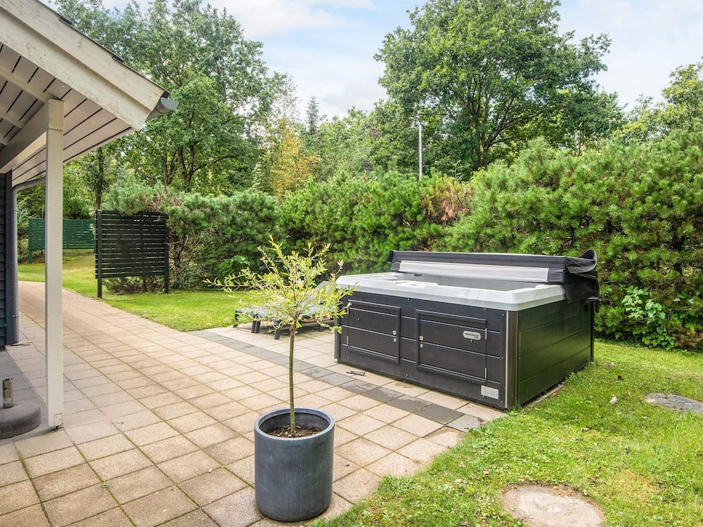 6 Person Holiday Home in Ansager